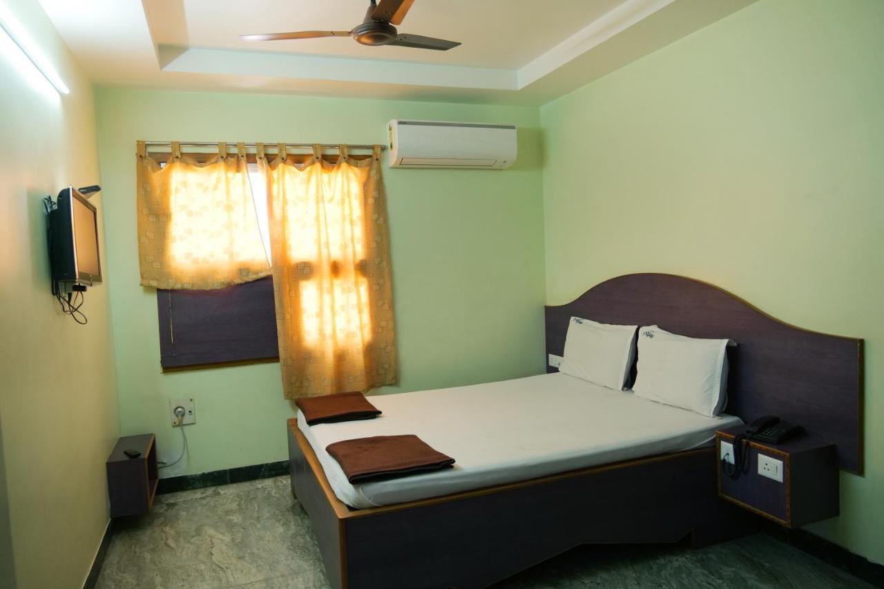 Hotel Vijay โปลลาชี ภายนอก รูปภาพ